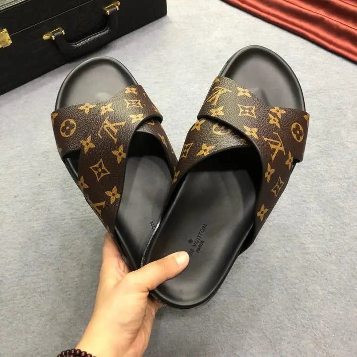 LOUIS VUITTON - PANTOUFLES HOMME - https://treadfitpro.com/